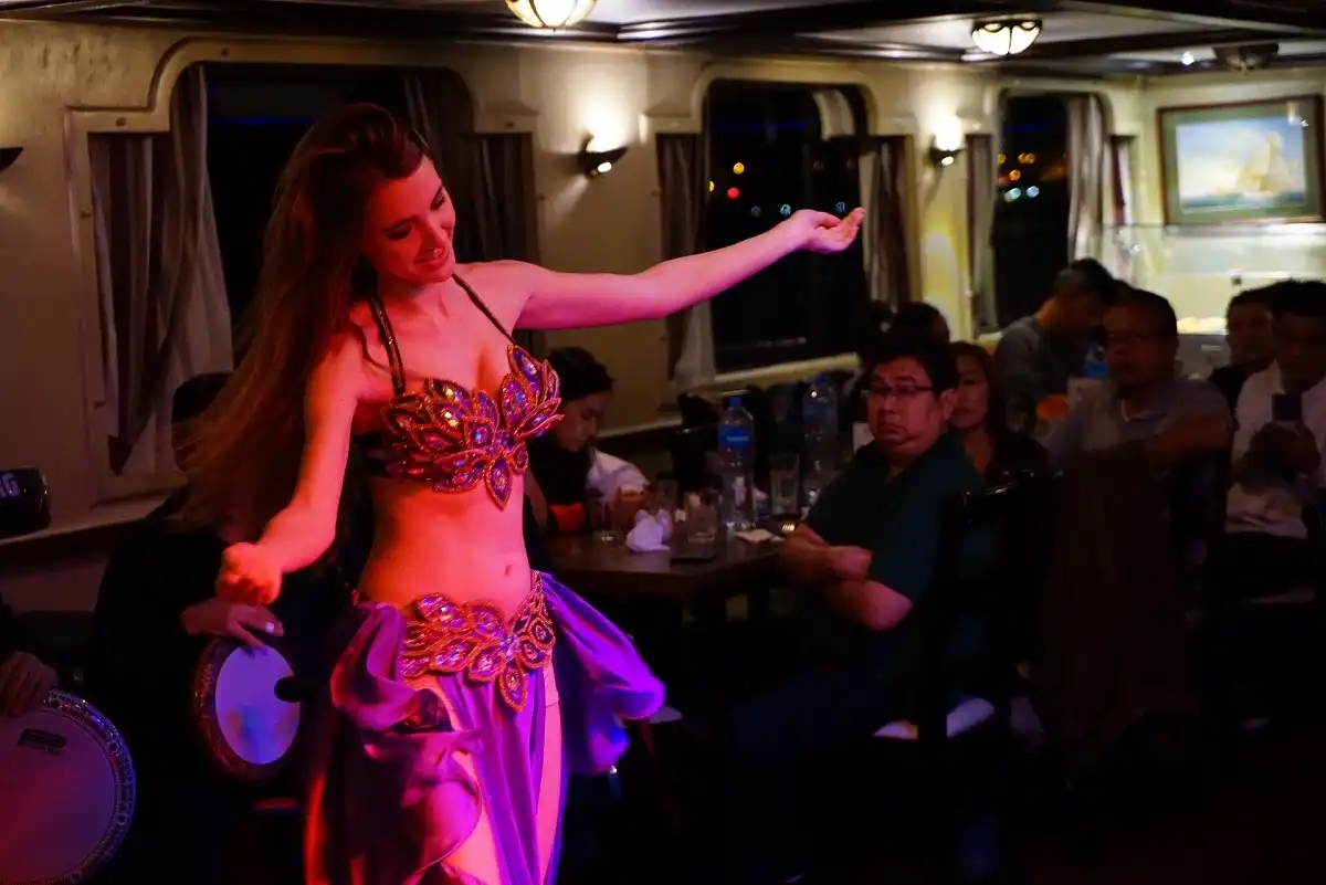 Sharm El Sheikh by Night Dinner on Yacht With Belly Dancer Show